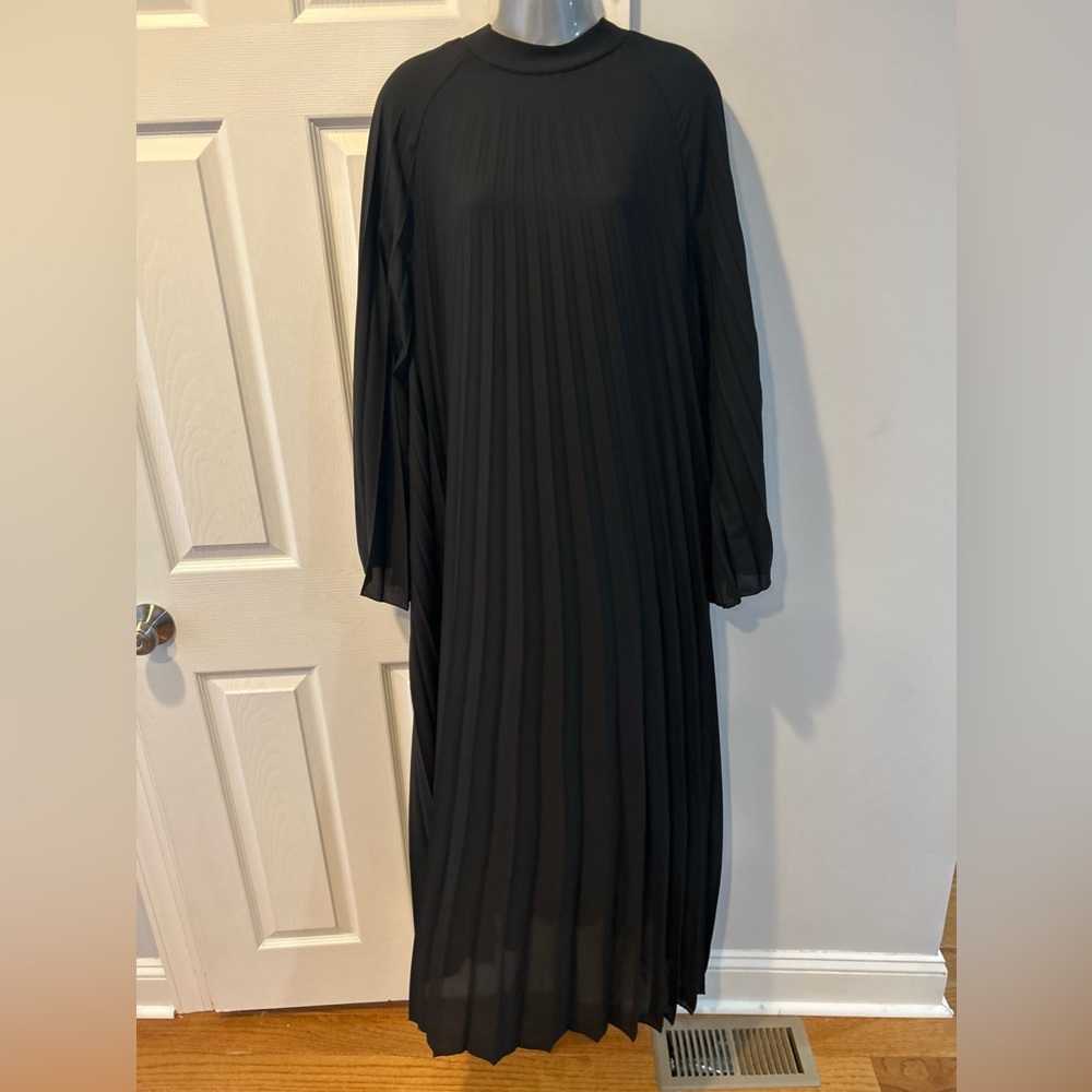 Elegant Black Pleated Dress